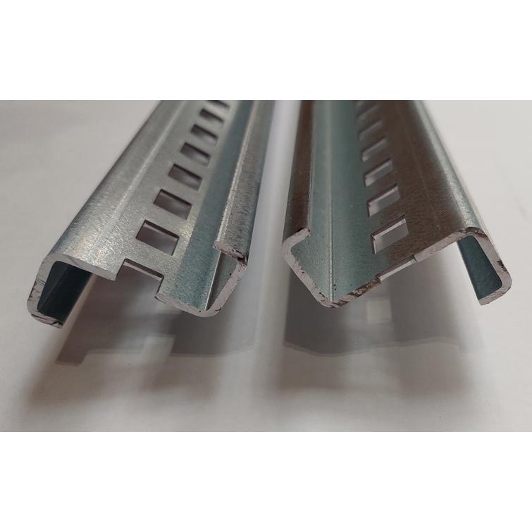 3 vierekkäisen paneelin kiinnikepaketti katkaistulla 3,55m kiskolla